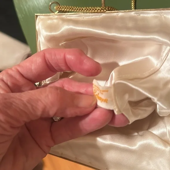 Ed B Robinson white pearl clutch. Handmade in Hong Kong - Picture 5 of 9